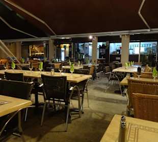 Blick auf die Tische des Restaurants