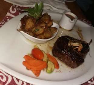 Rinderfiletsteak mit Bratkartoffeln