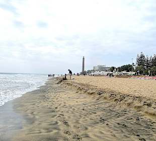 Strand von Maspalomas mit Blick auf den Leuchtturm