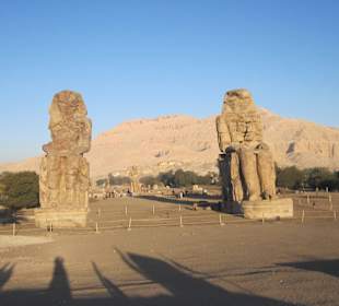 Memnonkolossi in Theben, mit Guide Ahmed Mostafa Luxor