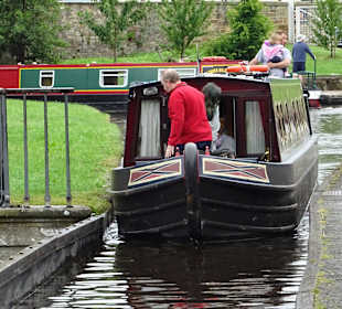 Einfahrt in den Kanal auf dem Viadukt