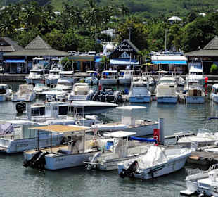 Blick über den Hafen von Saint Gilles