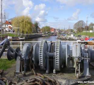 Am Hafeneingang von Carolinensiel