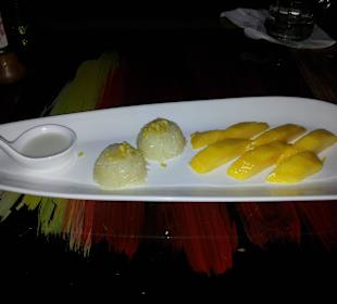 Sticky rice with mango