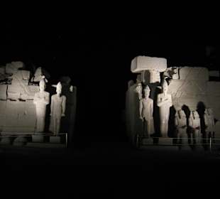 Karnak Tempel bei Nacht