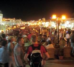 Abendlicher Rummel in Naama Bay