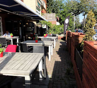 Blick auf die Terrasse des West