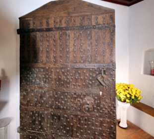 Kirchentür mit sehenswertem Klopfer