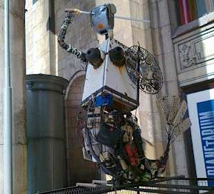 Syrenka przed Muzeum Techniki w Pałacu Kultury