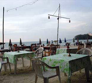 Tische im Aussenbereich/Strand des Linda