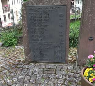 Kriegerdenkmal an der Kirche Dießen