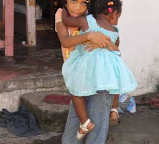 Kinder im Fischerdorf