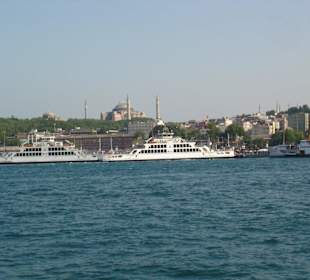 Fähren auf dem Bosporus
