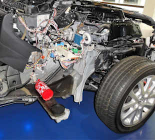 Moderne Autotechnik im Übersee-Museum