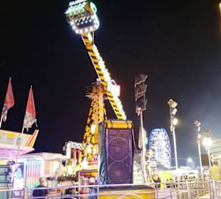 Luna Park im August Fahrgeschäft
