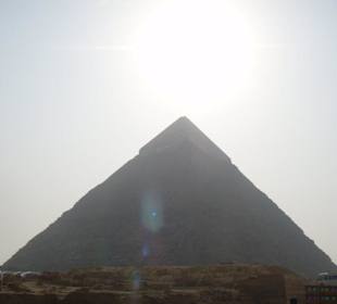 Eine der Pyramiden