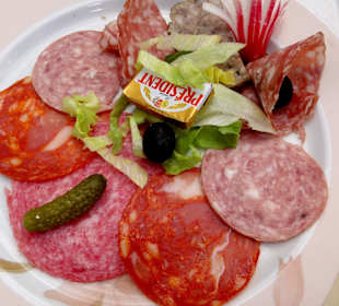 Vorspeisenteller mit Aufschnitt