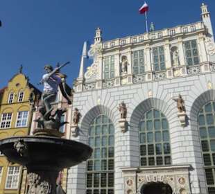 Dwór Artusa, der Artushof: Außenansicht