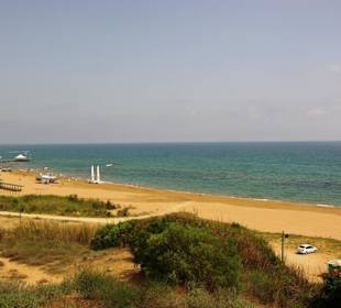 Gündogdu auf den Dünen oben