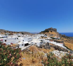 Lindos Stadt mit Akropolis 