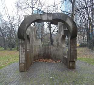 Rzeżba "Ein Haus für Goethe", Taunusanlage