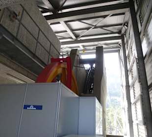 Große Umlenkrolle für das Tragseil