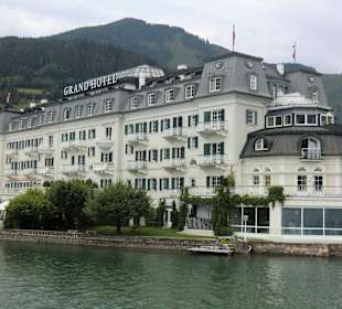 Das Grand Hotel vom See aus gesehen