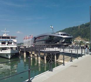 Фото корабля в порту Брегенца