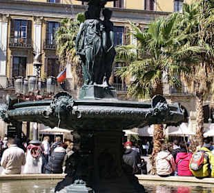 Brunnen am Placa Reial