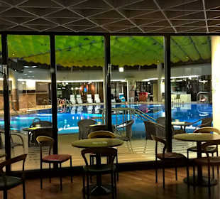 Das Schwimmbad bevor es losgeht 