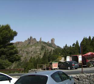 Blick vom Parkplatz hoch zum Roque Nublo