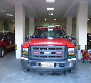 Rüstwagen mit Spreizer für Unfälle mit PKW