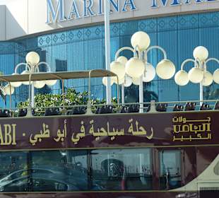 Vor der Marina Mall