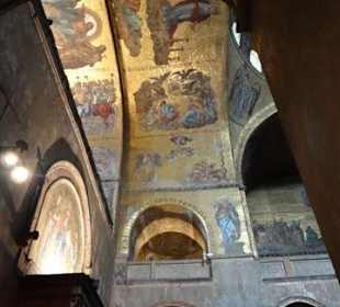 Im Inneren der Kirche