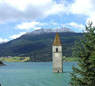 Grauner Turm in der Nähe