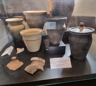 Versch. Töpfe wo man gefunden hat