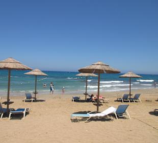 Anissaras Strand (3-4 min Fußweg)