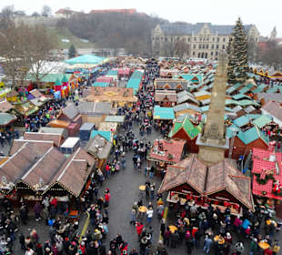Blick vom Riesenrad über den Weihnachtsmarkt