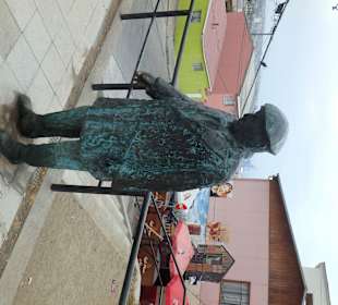 Statue des Dichters Pablo Neruda