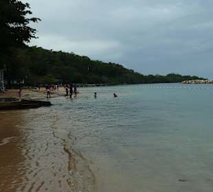 Kleiner Strandabschnitt an den Dunn's River Falls