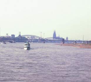 Rhein-Schifffahrt mit der Köln - Düsseldorfer