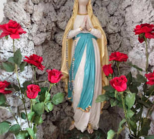 Maria im Hauptaltar der Kapelle