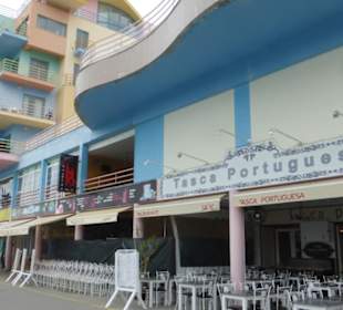 Restaurants vor dem Yachthafen von Albufeira