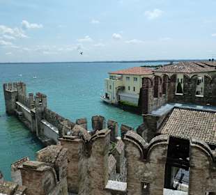 Mit Schiff nach Sirmione, zum Wasserschloß.