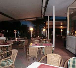 Terrasse mit Allwetter-Markise