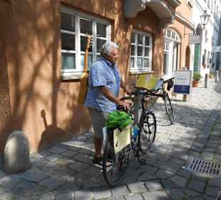 Tourguide beim Brechthaus