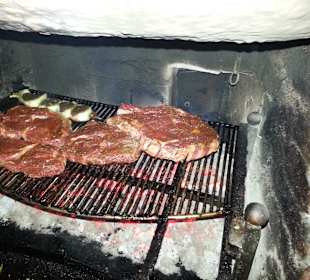Fleisch am Kamingrill