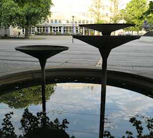 Der Kelchbrunnen im Norden vom Breiten Weg