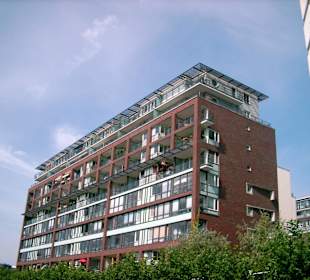 Wohngebäude an der Spree