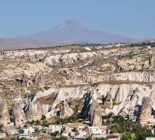 Kapadocja, w tle wulkan Erciyes